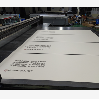 亞克力UV打印與數(shù)字廣告制作 創(chuàng)新工藝賦能視覺(jué)呈現(xiàn)